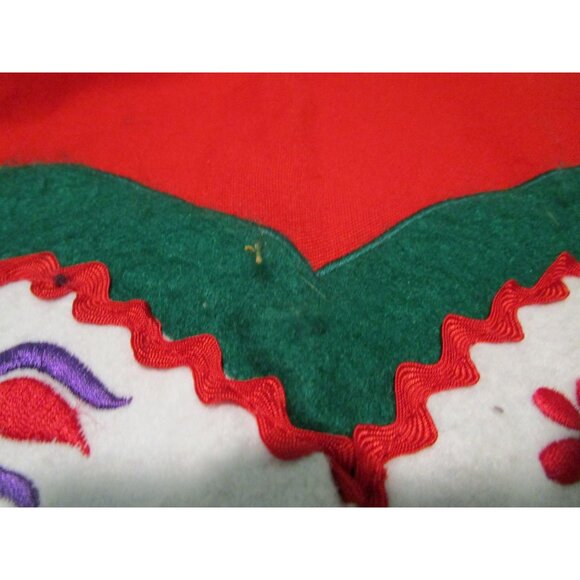 Vintage Holiday Tree Skirt With Heart Birds Reindeer Embroidery Poly Blend GUC - Picture 9 of 16